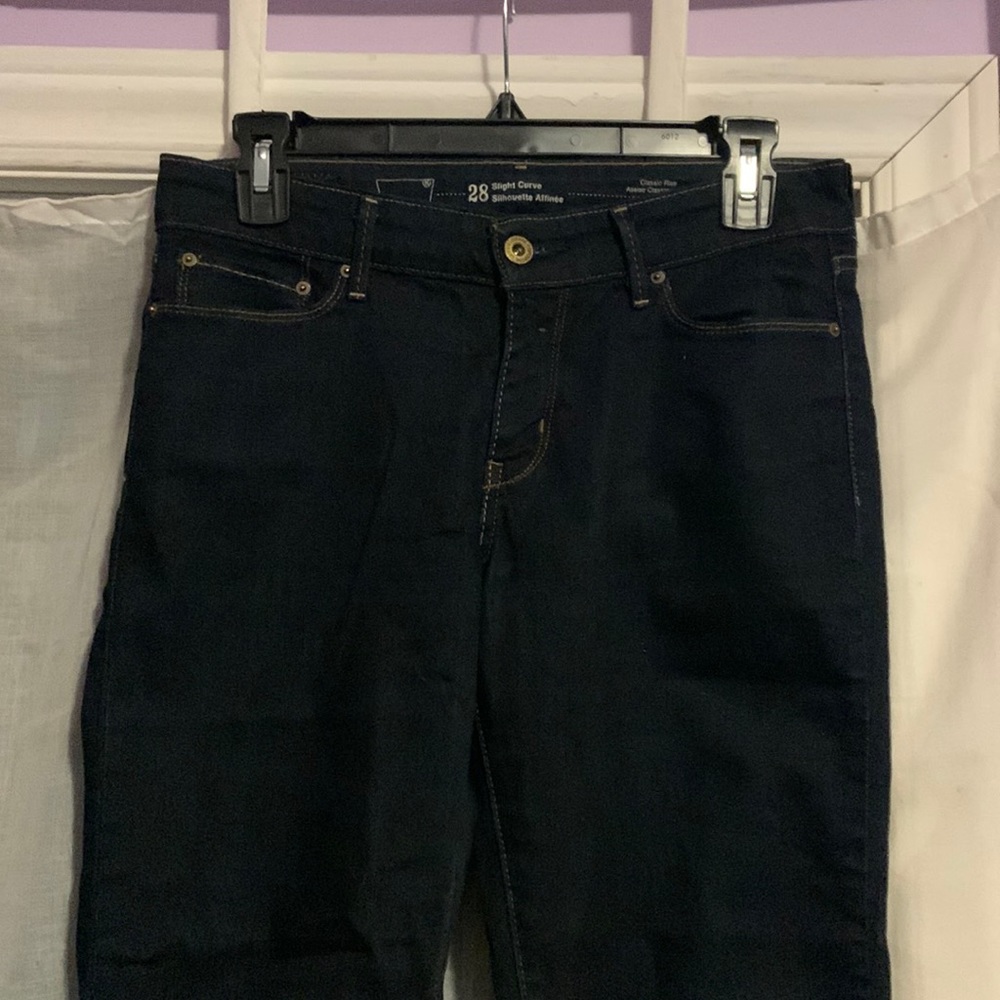 Slight Curve Levis